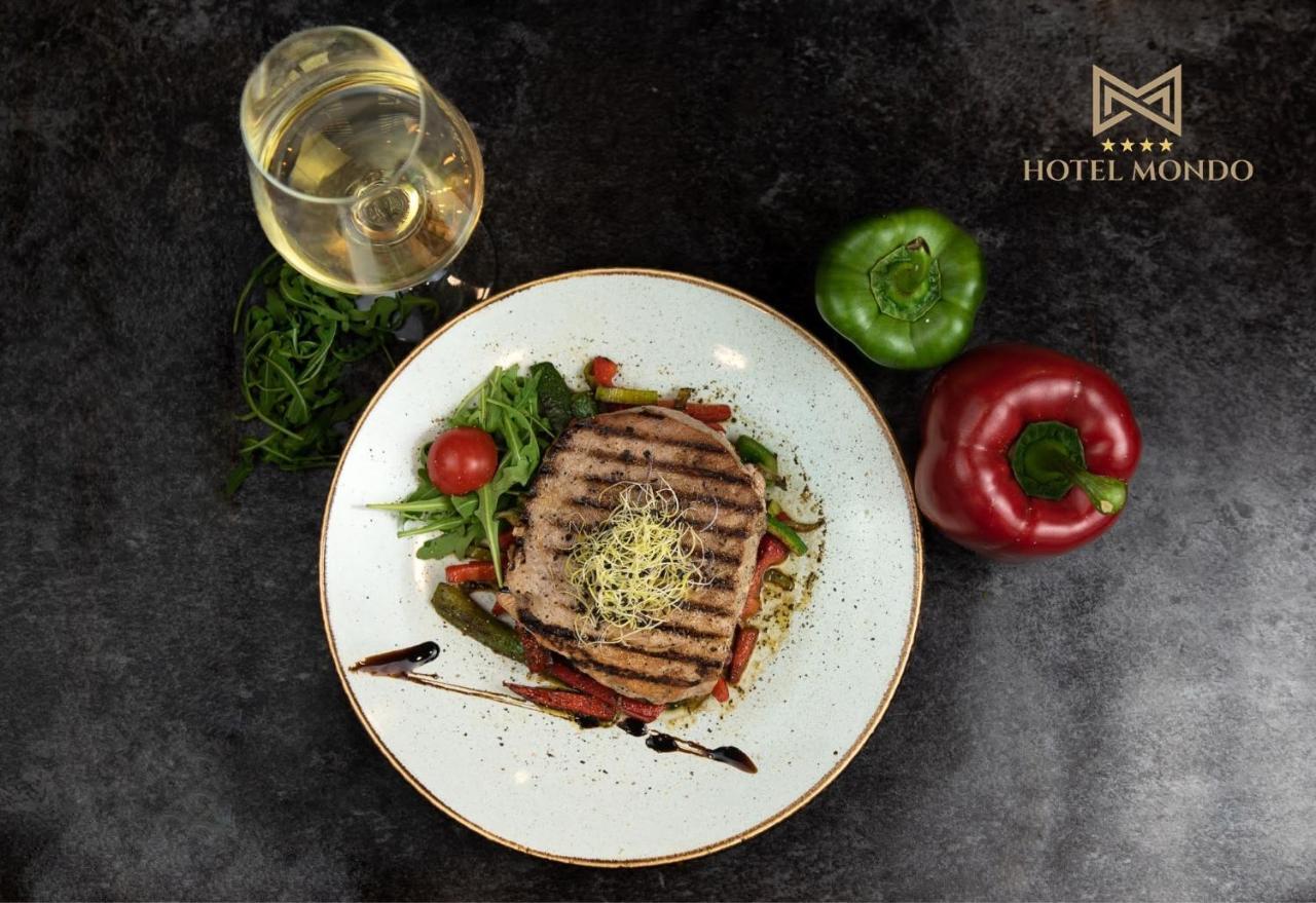 Hotel Mondo Сплит Екстериор снимка