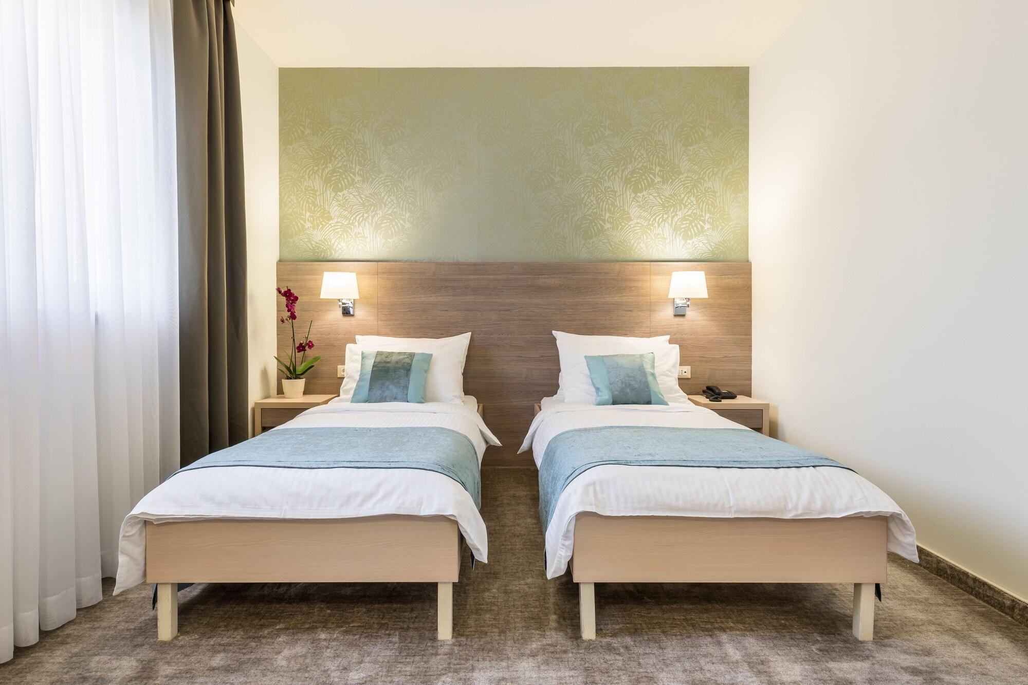 Hotel Mondo Сплит Екстериор снимка