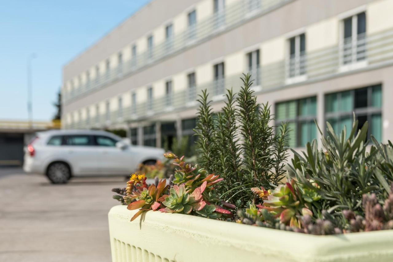 Hotel Mondo Сплит Екстериор снимка