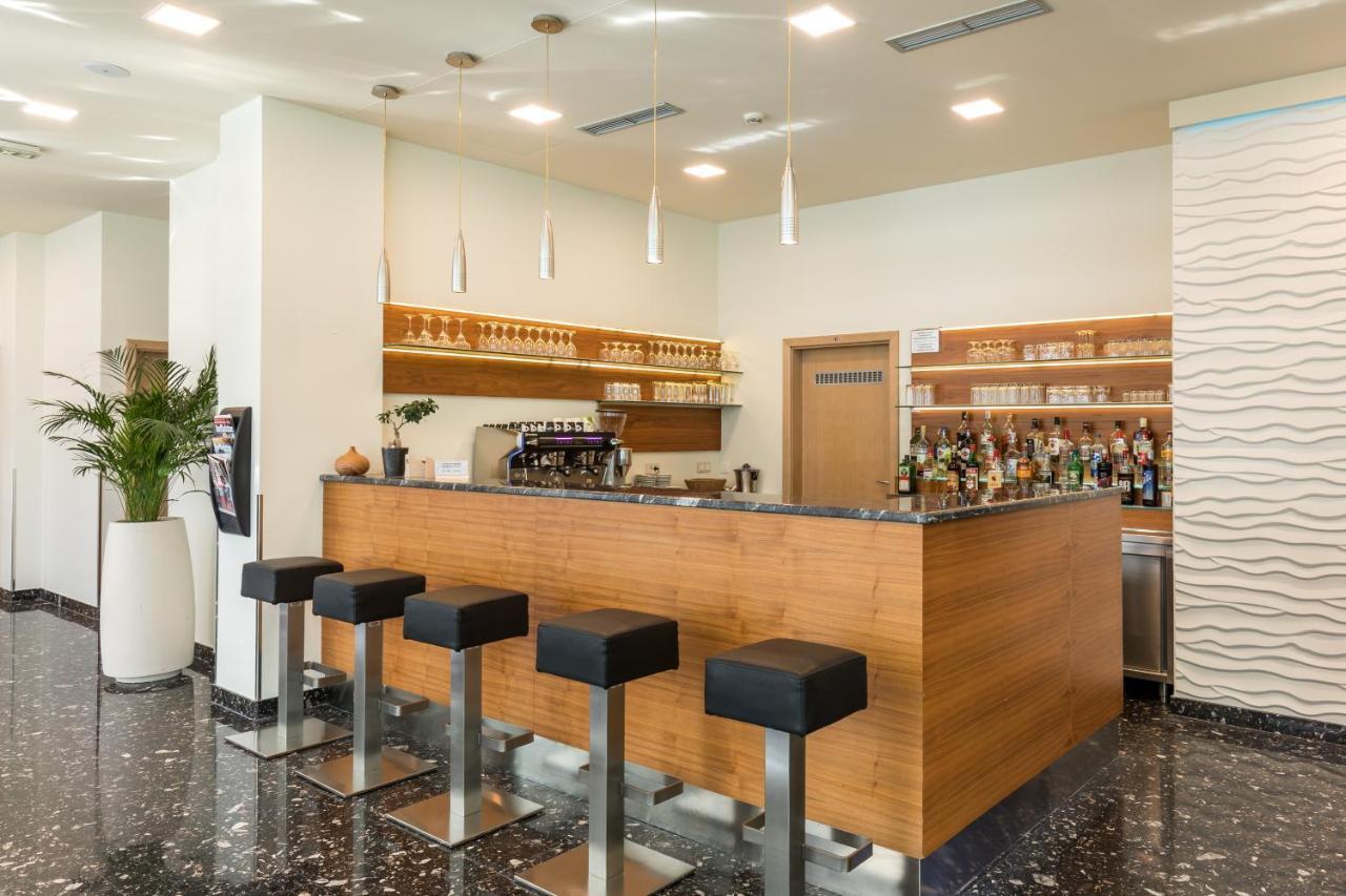 Hotel Mondo Сплит Екстериор снимка